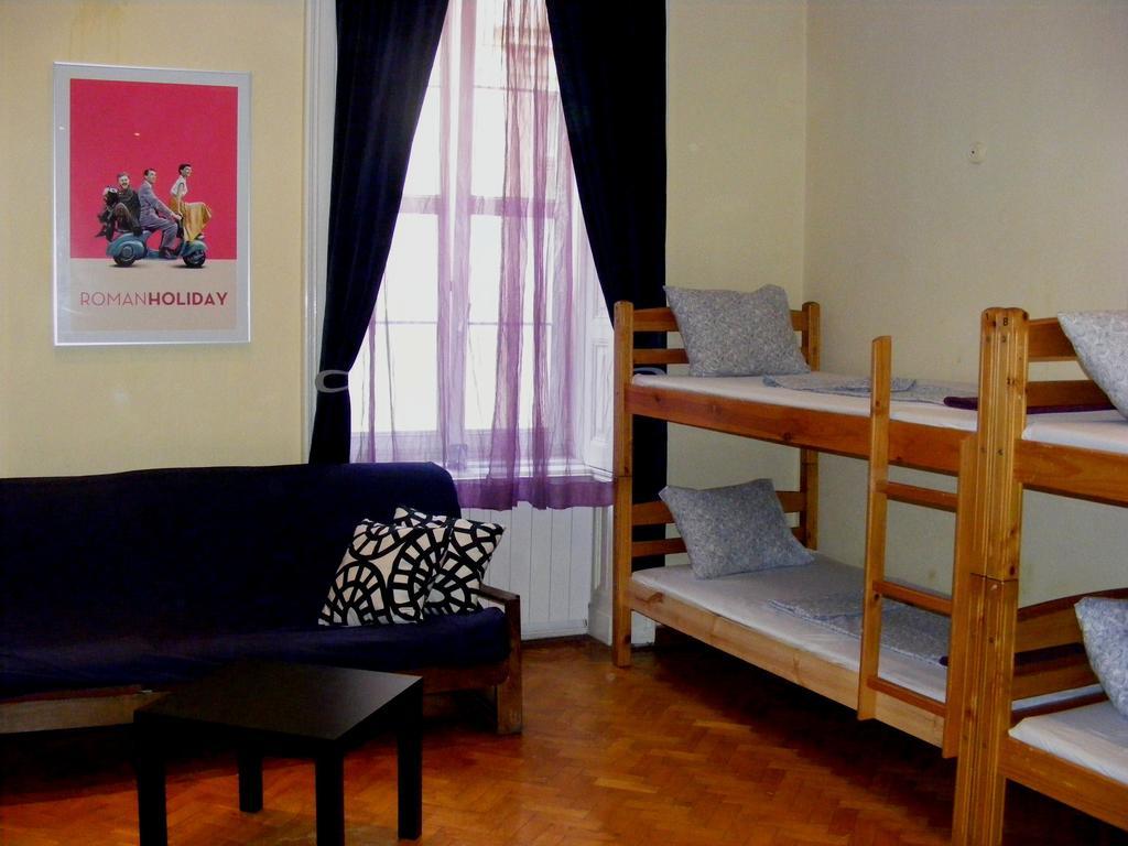 11Th Hour Cinema Hostel Boedapest Kamer foto
